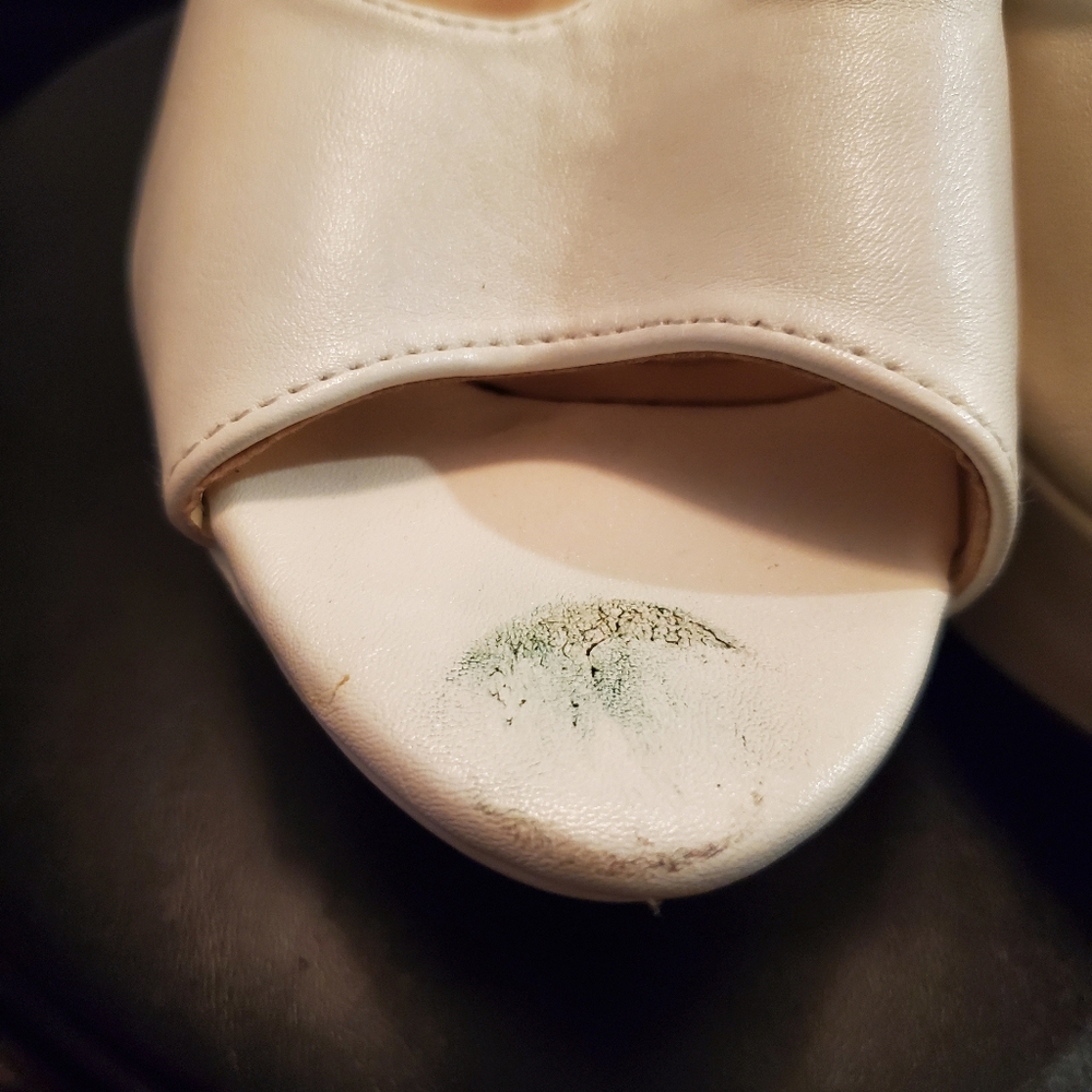 Heels - Picture 4 of 4
